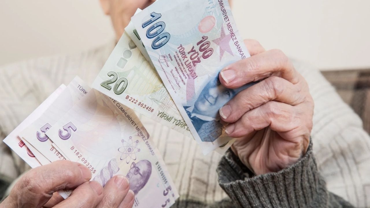 SGK müjdeledi! Emekli maaşı farkları yarın hesaplarda