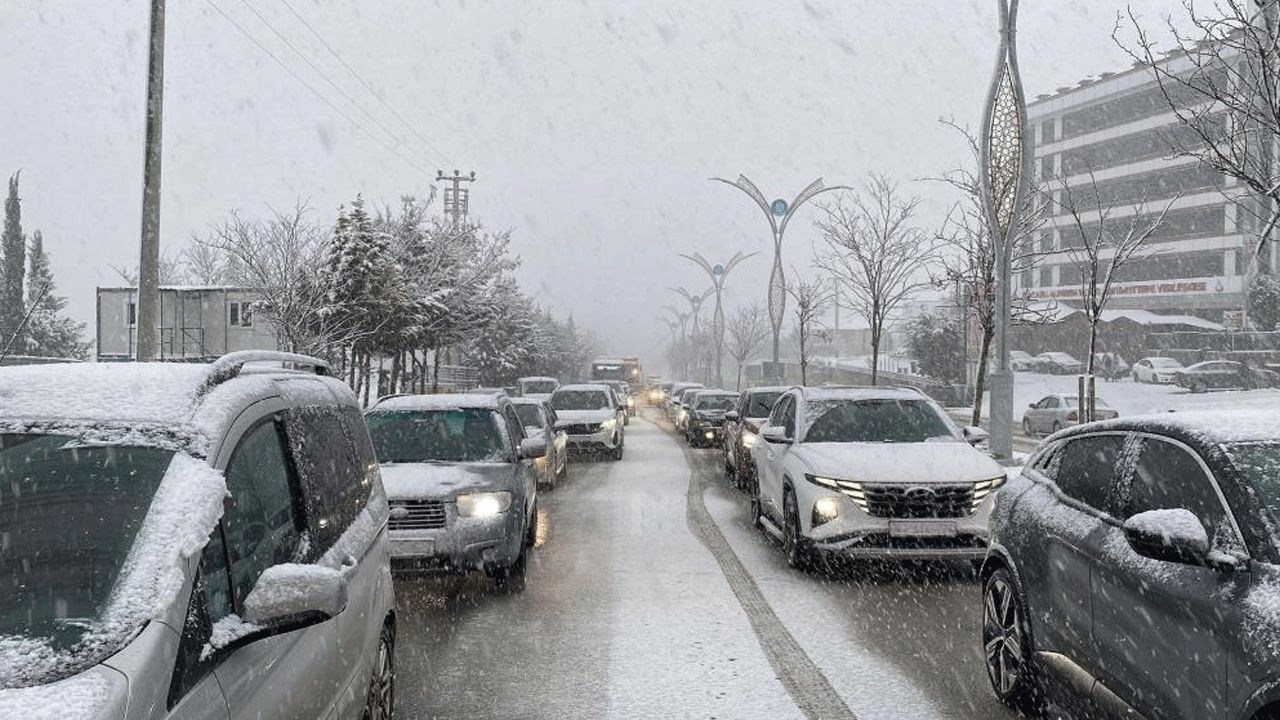 Meteoroloji’den 17 il için sarı kodlu fırtına ve kar yağışı uyarısı!
